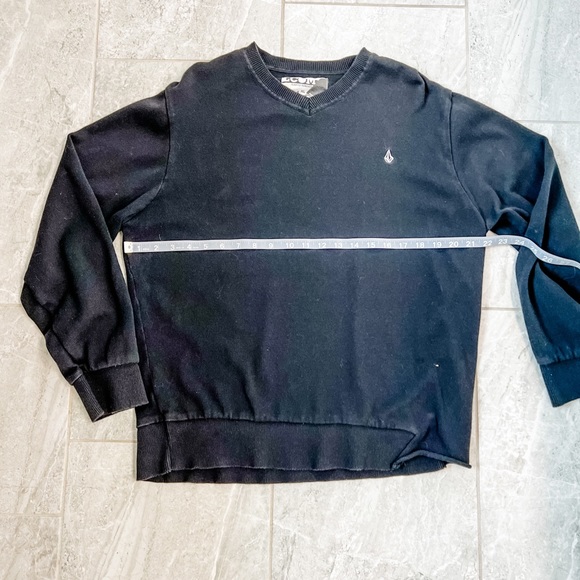 Volcom Black V Neck Asymmetrical Hem Graphic Logo Long Sleeve Sweater XL - Picture 3 of 8